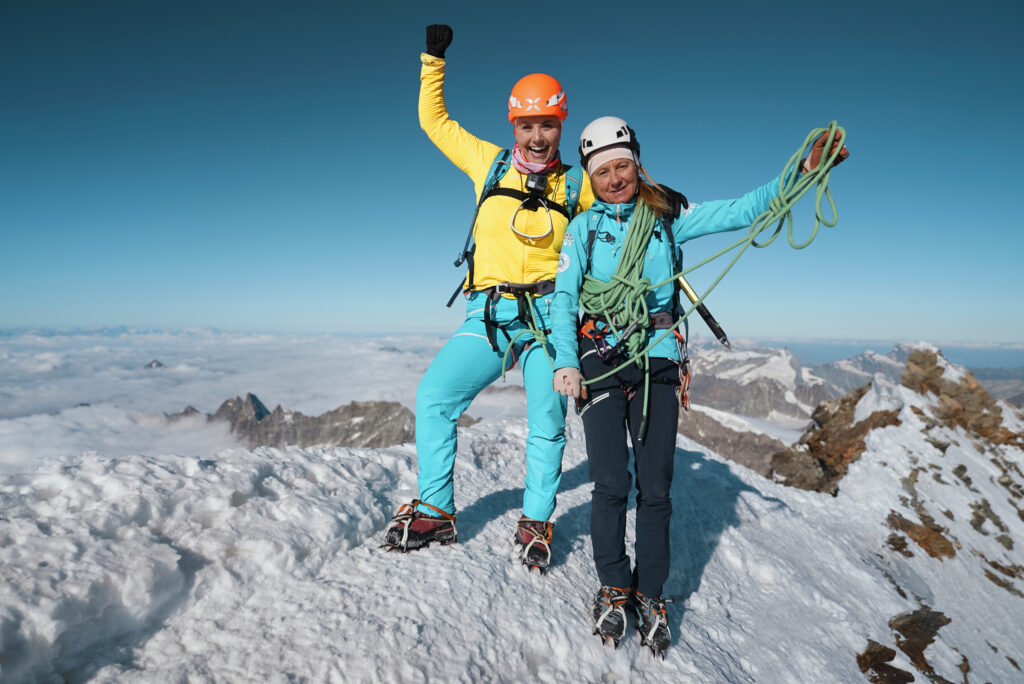 Beatrice Egli und Suzanne Hüsser auf dem Gipfel des Matterhorns