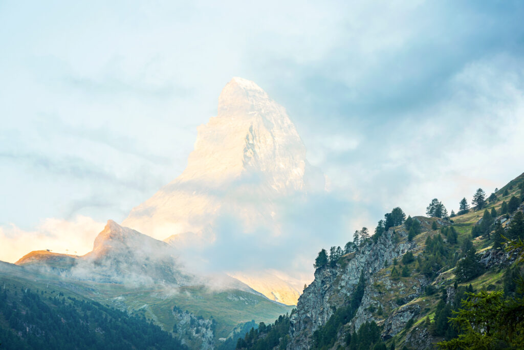 Schweiz. ganz natuerlich.                                        Blick von Zermatt auf das Matterhorn.
Switzerland. get natural. 
View from Zermatt to the Matterhorn.
Suisse. tout naturellement. 
Vue de Zermatt sur le Cervin.